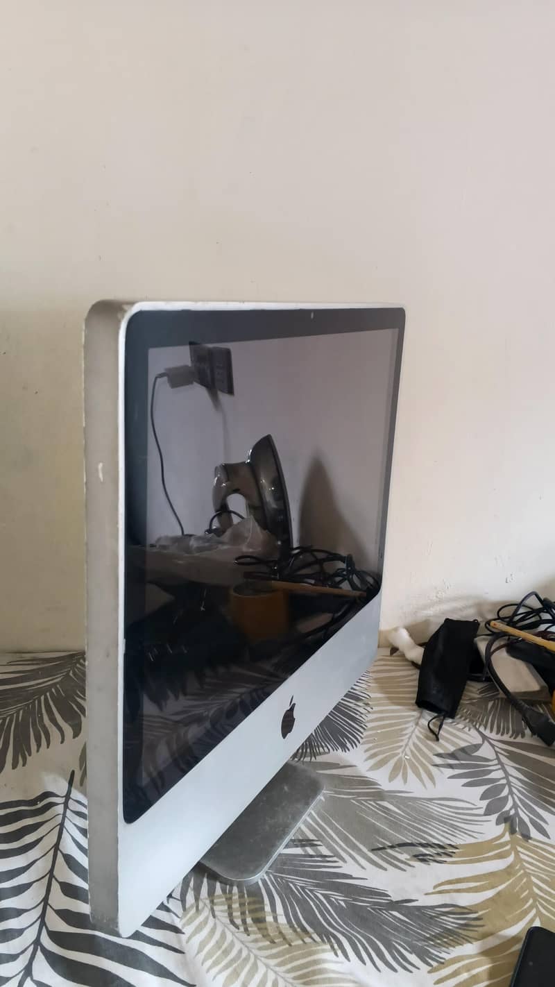 Apple iMaC Desktop Computer 1