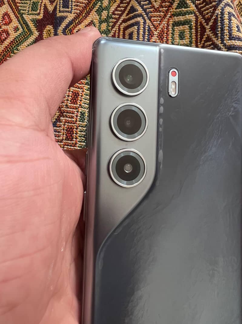 Tecno CAMON 40 Pro 4