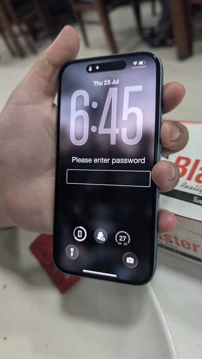 Apple iPhone 16