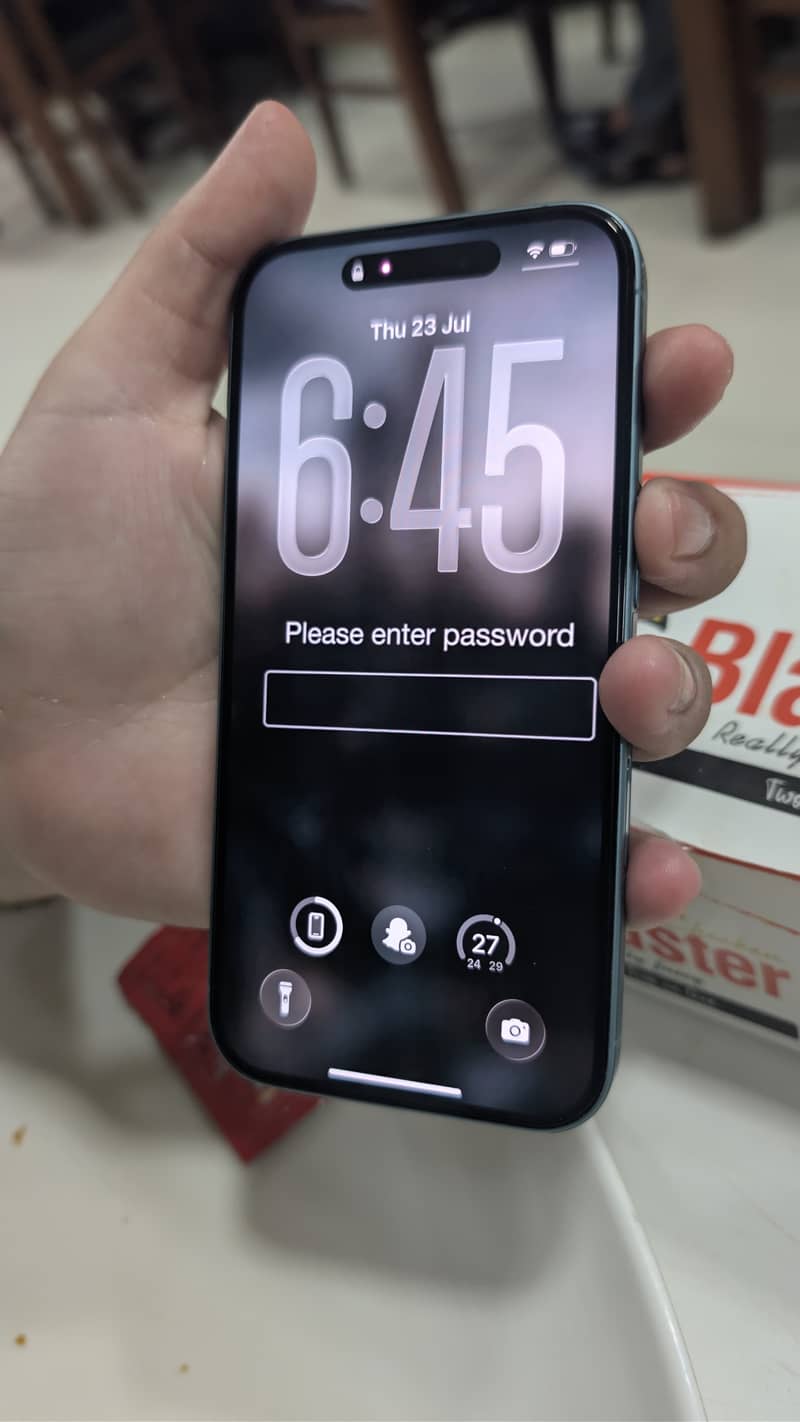 Apple iPhone 16 0