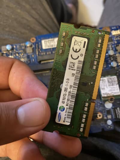 Samsung 4GB DDR3L 1600MHz (PC3L-12800S) RAM module