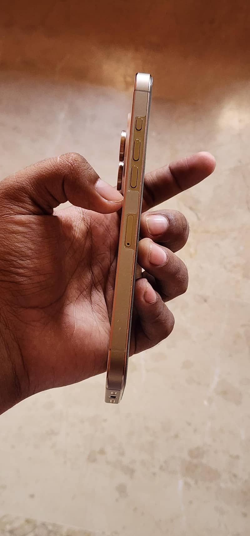Apple iPhone 16 Pro Max 4