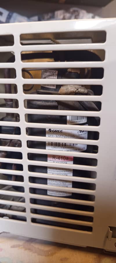 Gree 0.75 ton ac for sale  8/10 condition  Power saving mode.