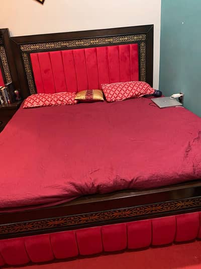 Woden bed