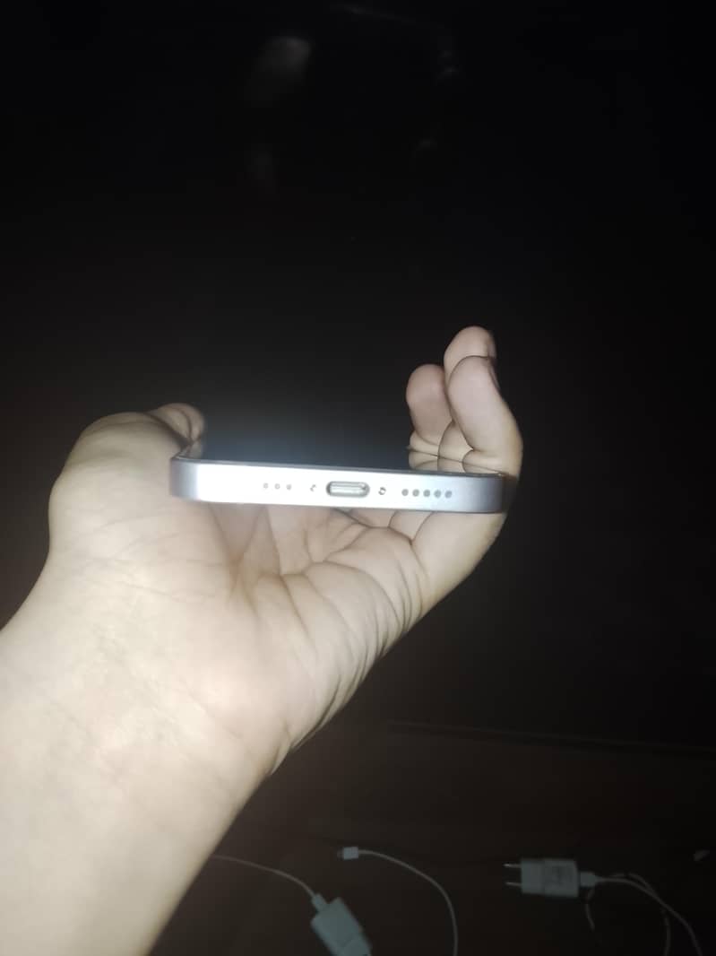 Apple iPhone 17e 3