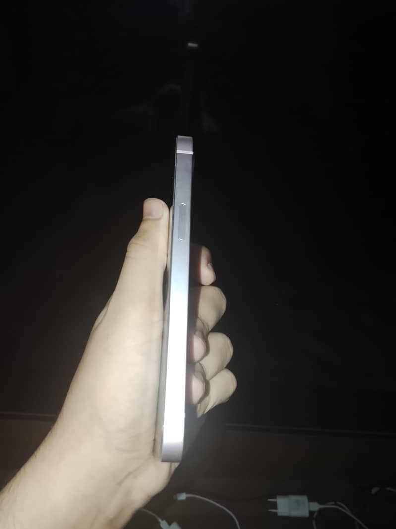 Apple iPhone 17e 4