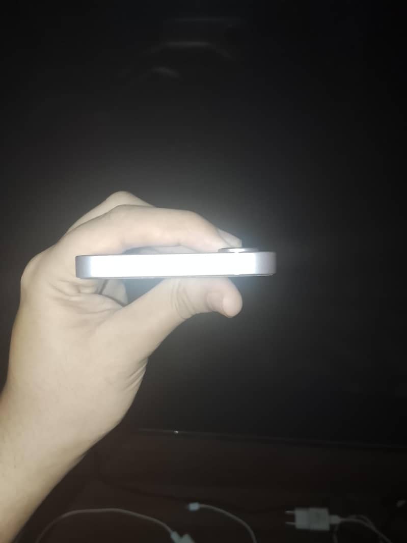 Apple iPhone 17e 5