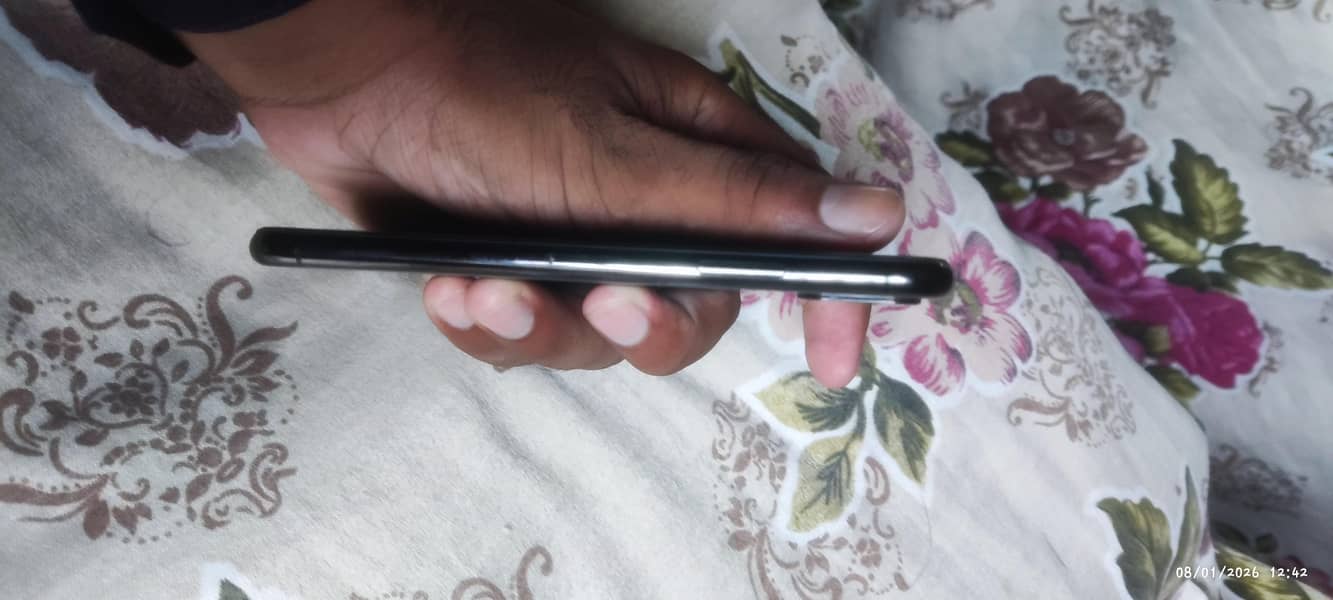 Apple iPhone X 5