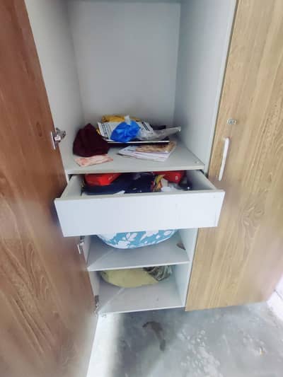 saf almary for sale 7fit unchi chordai 4fit . . . gehrai 22 einch 10/10