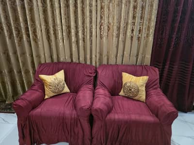 this is 7 seater sofa set with covers , corner and table