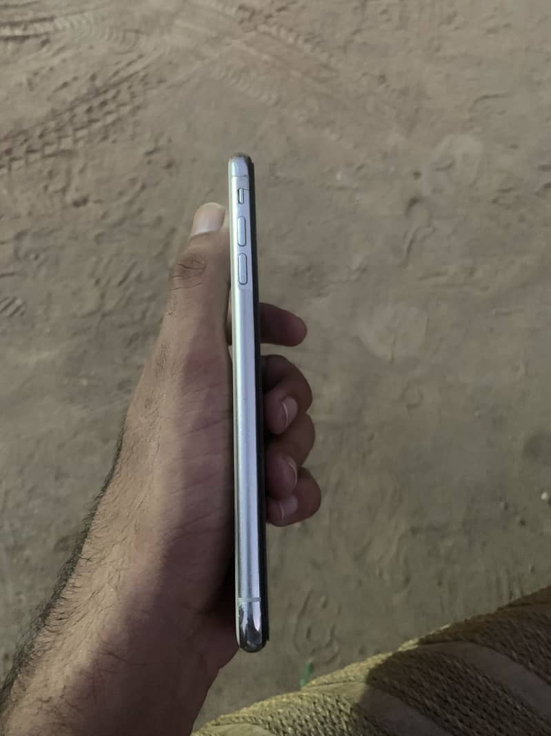 Apple iPhone XS Max 3