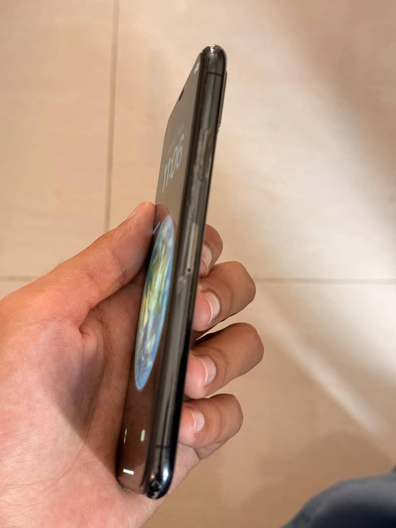 Apple iPhone XS 1