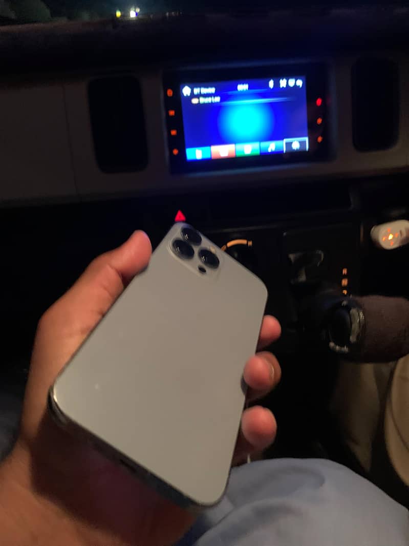 Apple iPhone 13 Pro Max 4