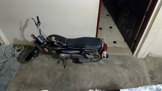 Full genuine bike hai koi kaam nahi hai bus lo aur chalao