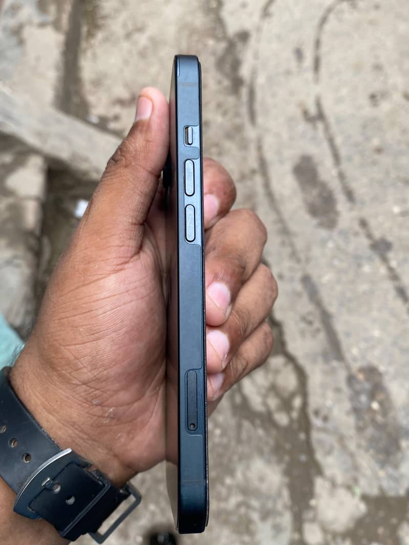 Apple iPhone 13 1