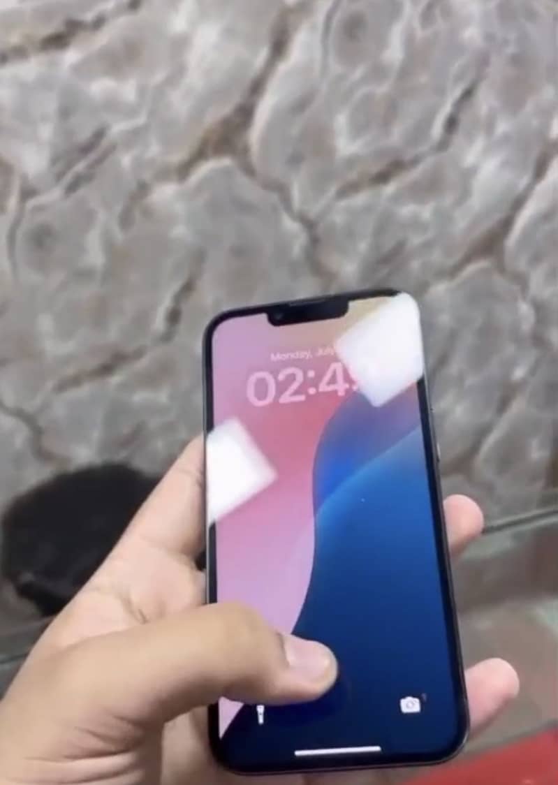 Apple iPhone 13 2