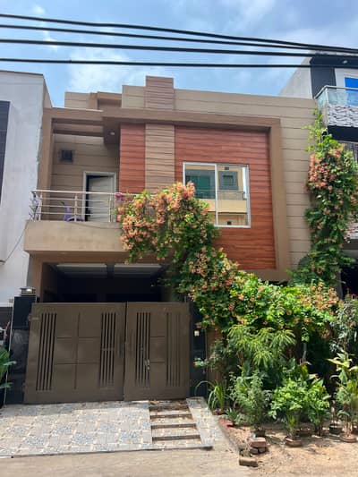HOT LOCATED 5 MARLA HOUSE FOR SALE