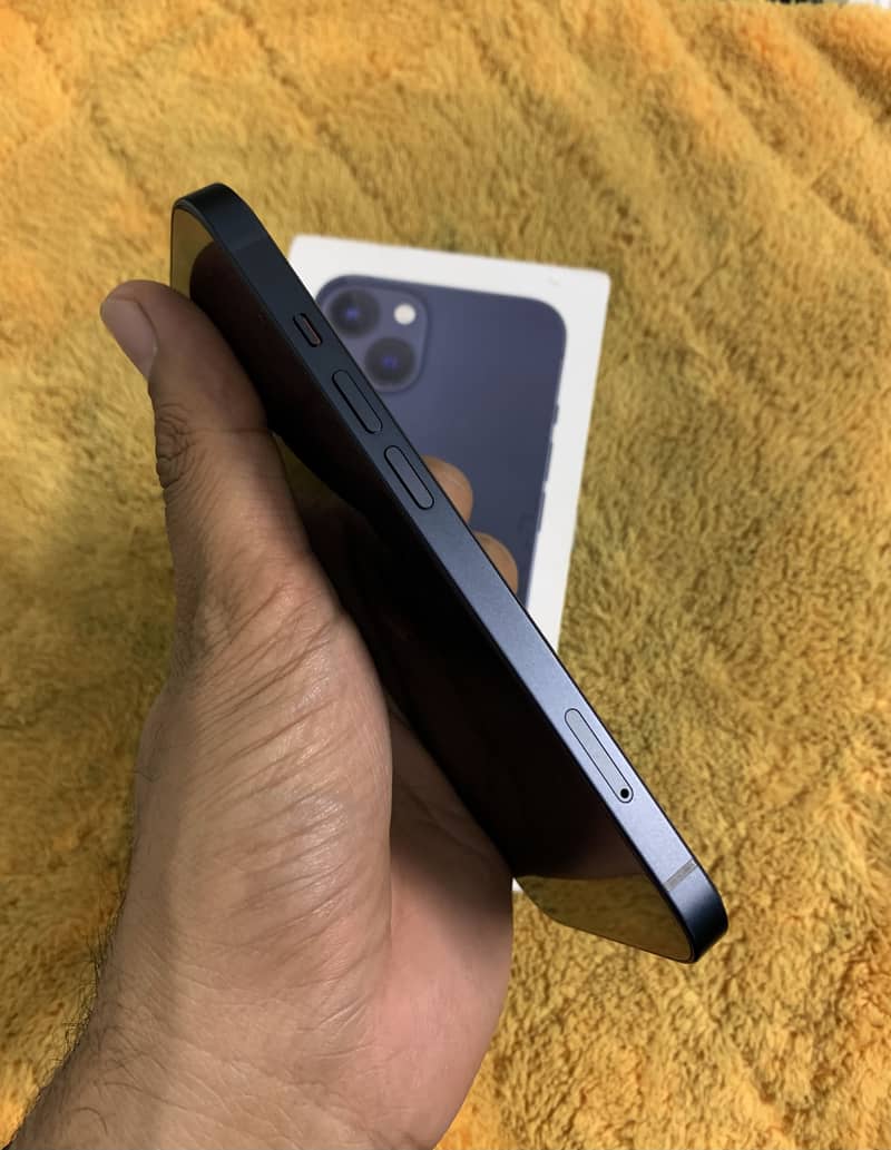 Apple iPhone 13 2