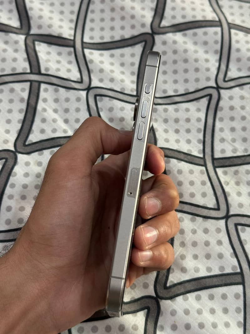 Apple iPhone 15 Pro Max 0
