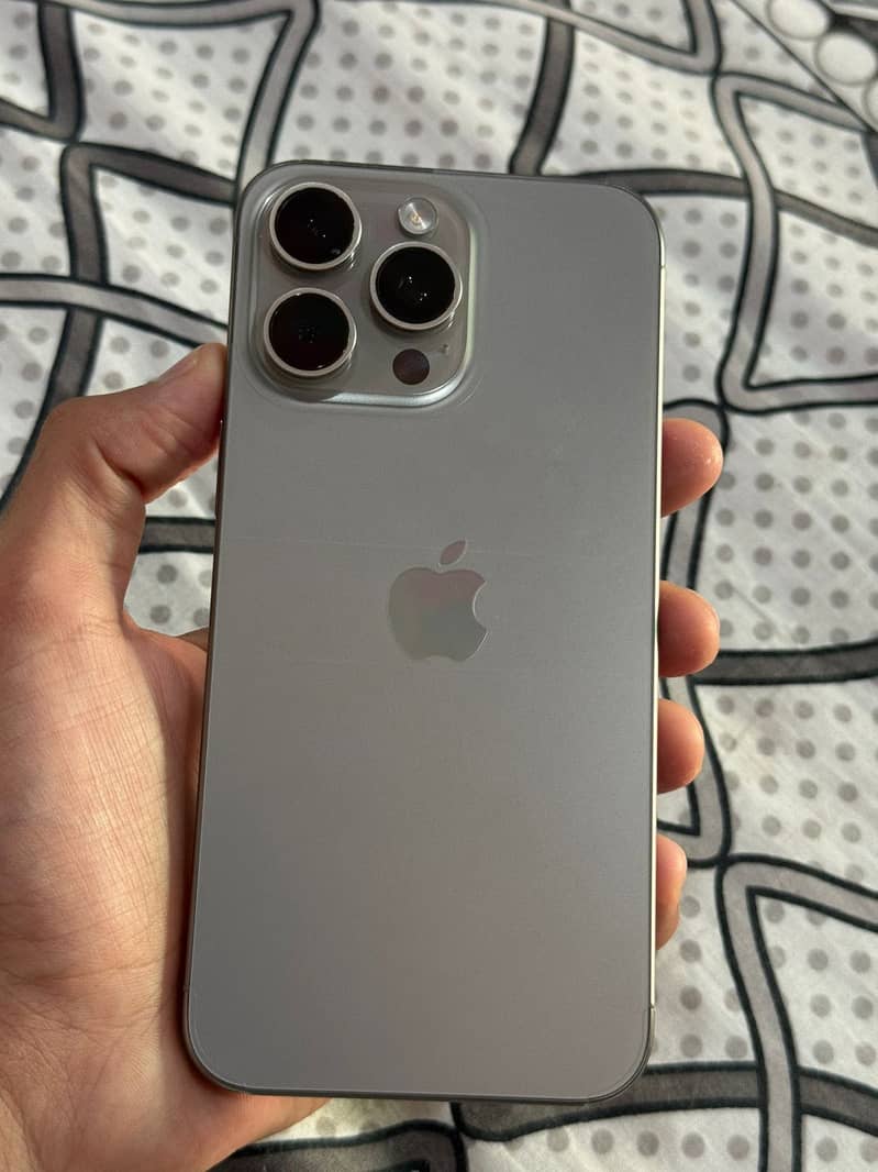 Apple iPhone 15 Pro Max 2