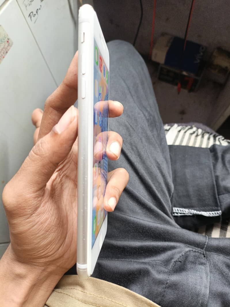 Apple iPhone 7 Plus 4