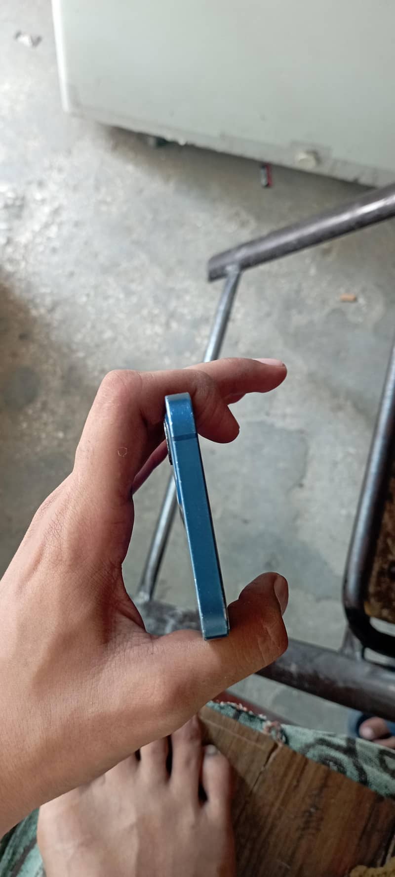 Apple iPhone 12 4