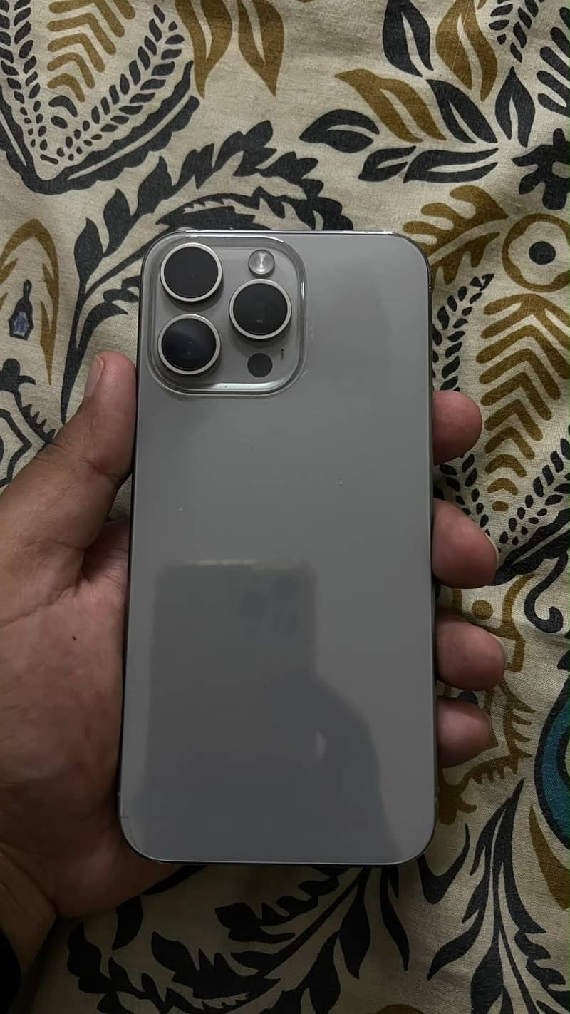 Apple iPhone 15 Pro Max 3