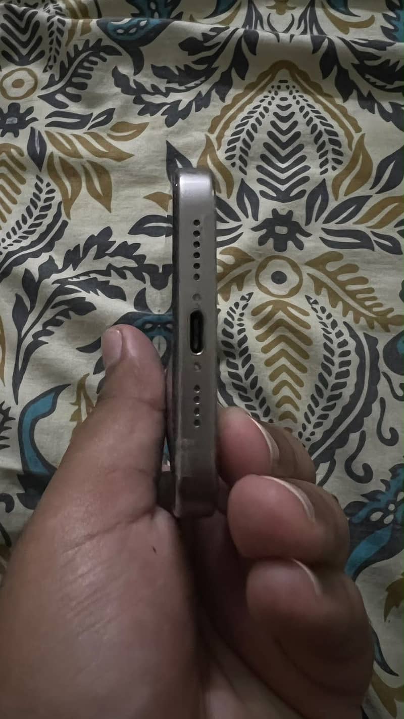 Apple iPhone 15 Pro Max 5