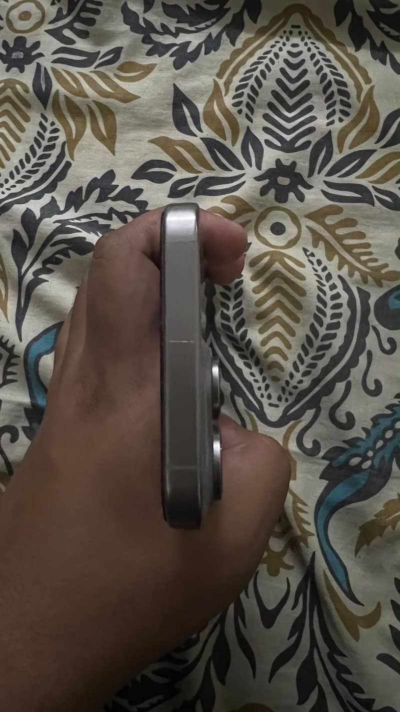 Apple iPhone 15 Pro Max 6