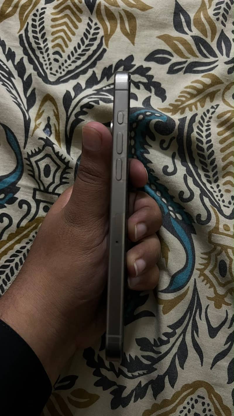 Apple iPhone 15 Pro Max 7