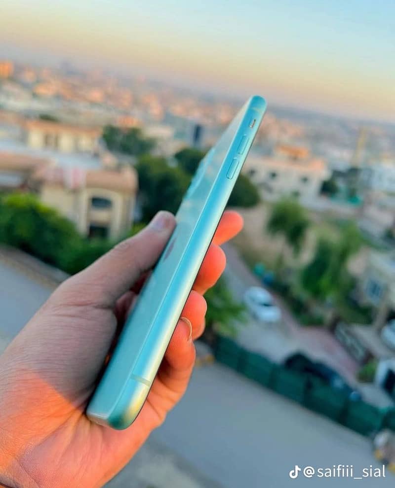 Apple iPhone 11 4