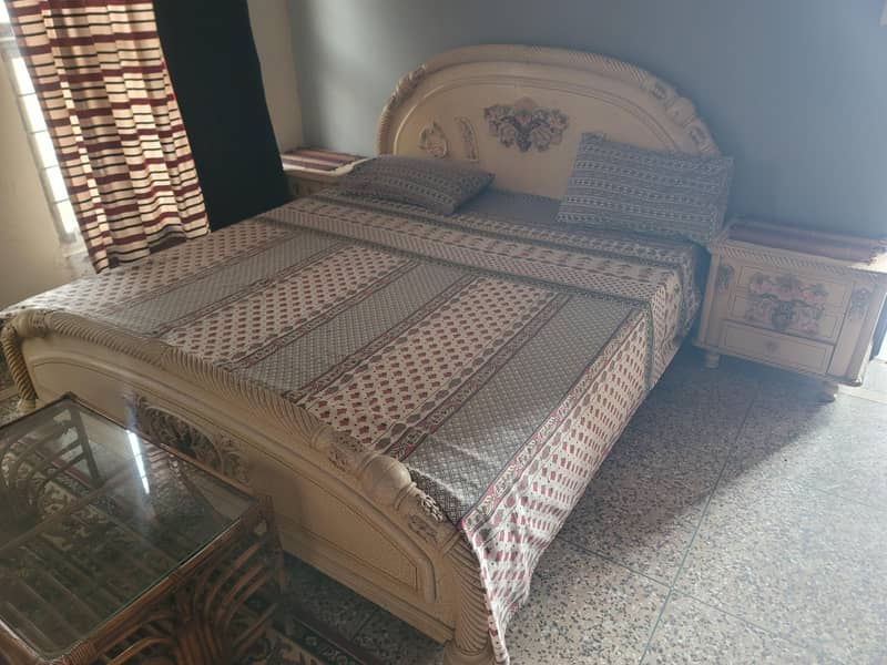 Bed set with sofas and tables 3