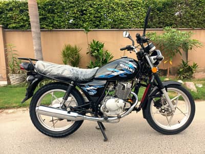 Suzuki GS 150 SE 2022 model 10500 km driven only like