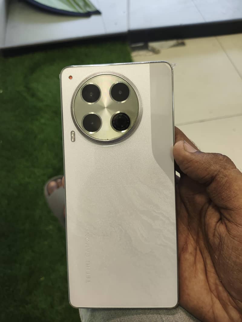 Tecno CAMON 30 2