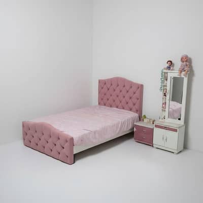 Queen bed with set