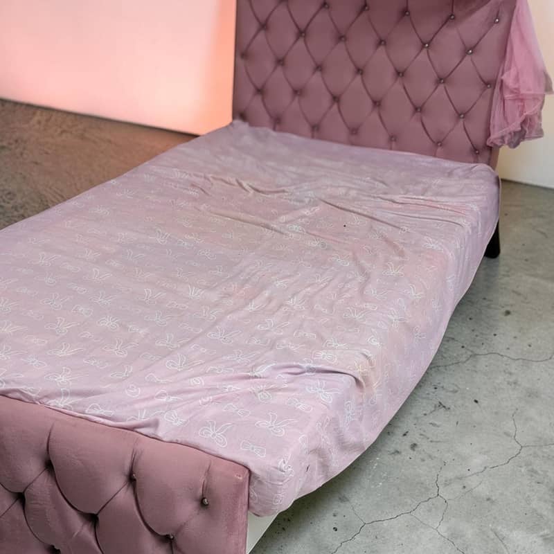 Queen bed with set 2