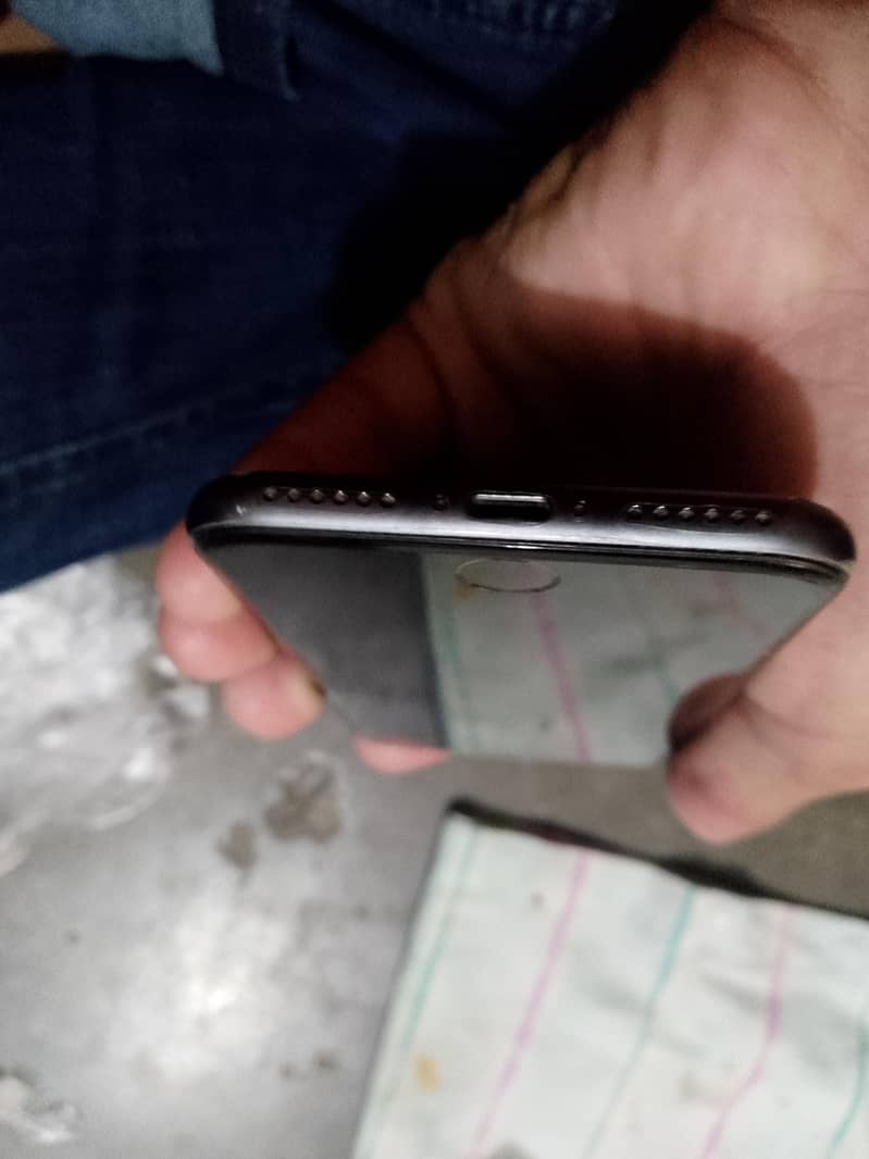 Apple iPhone 8 1