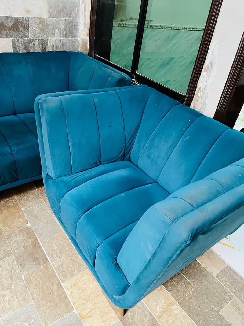 5 seeter sofa set available 2