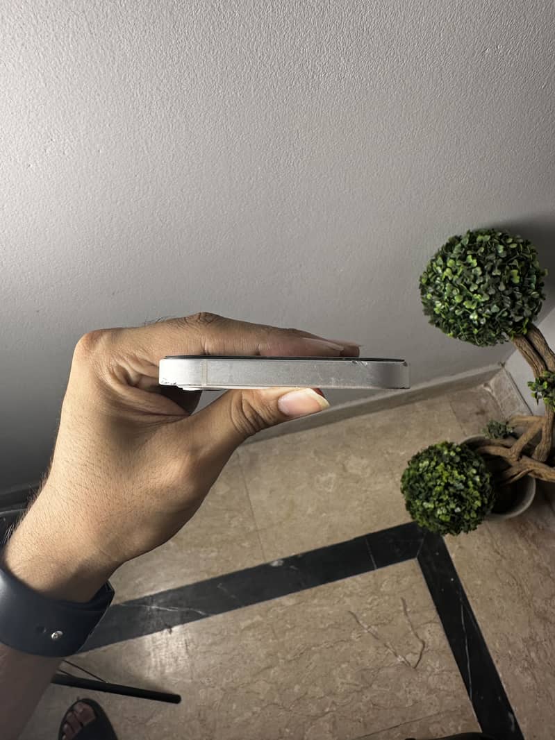 Apple iPhone 12 4