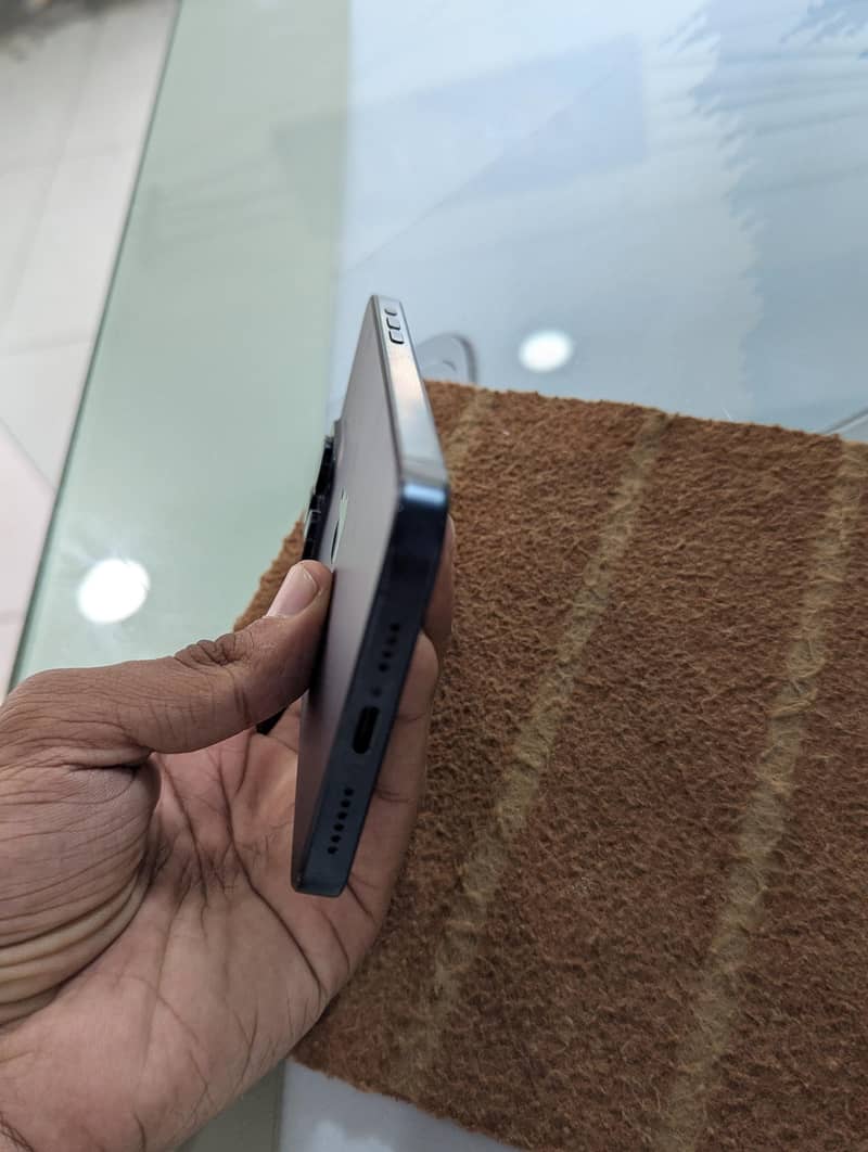 Apple iPhone 15 Pro Max 2