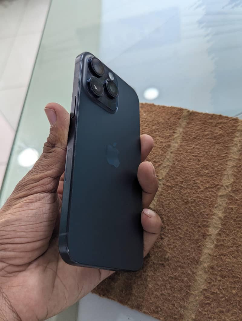 Apple iPhone 15 Pro Max 4