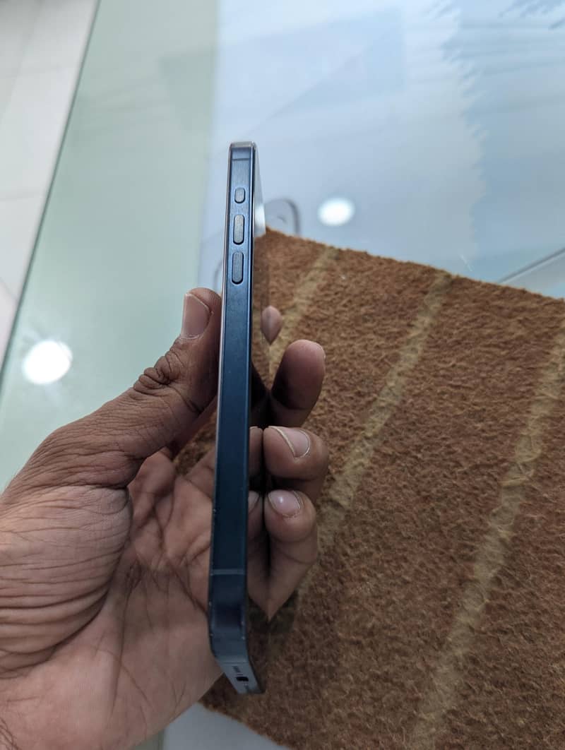 Apple iPhone 15 Pro Max 5