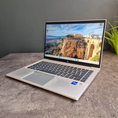 HP Laptop Core i7 11th Gen 16Gb Ram ` apple i5 Core i3