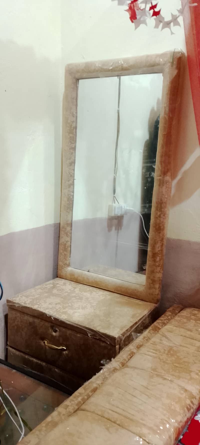 single mirror side table 1