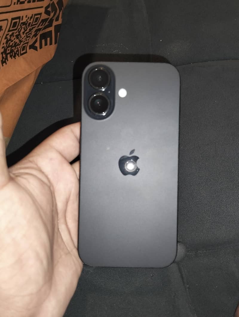 Apple iPhone 16 1