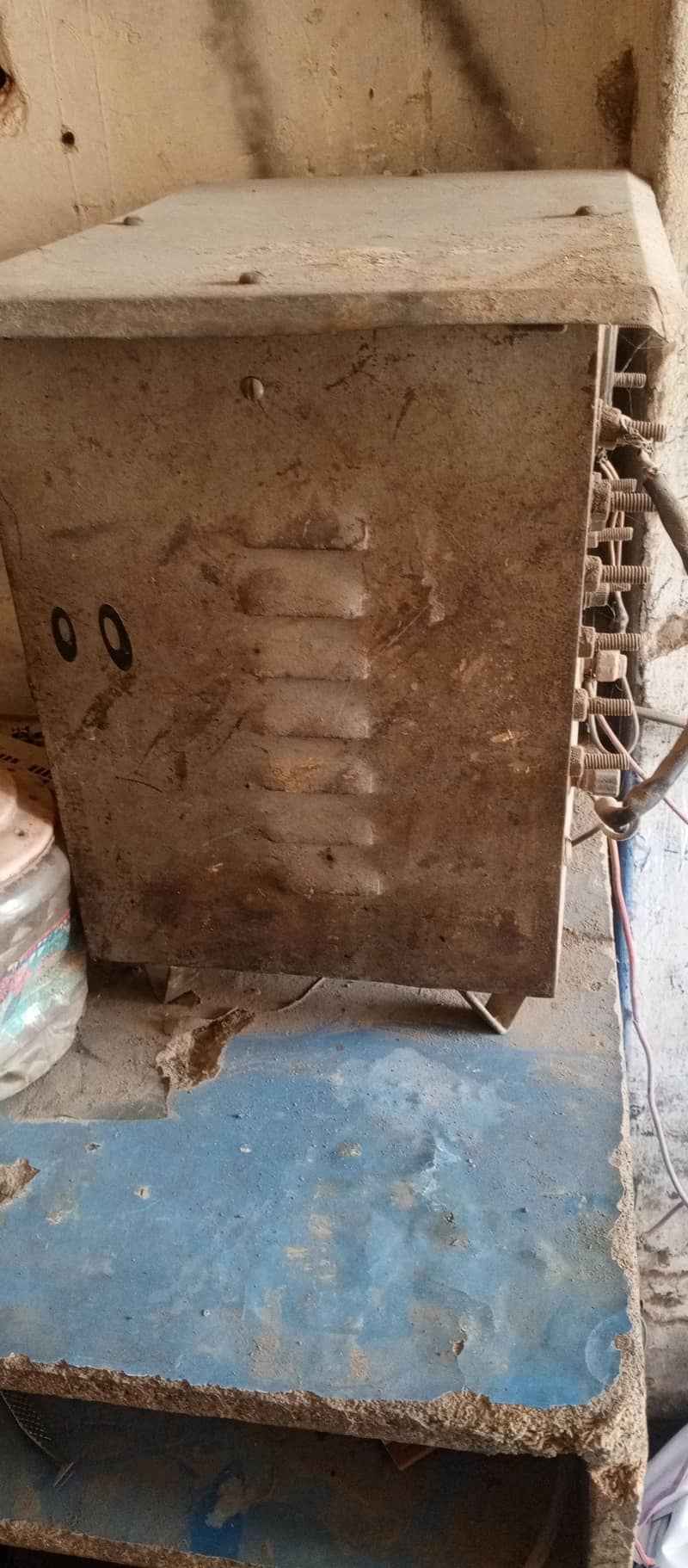بیٹری چارجر 1