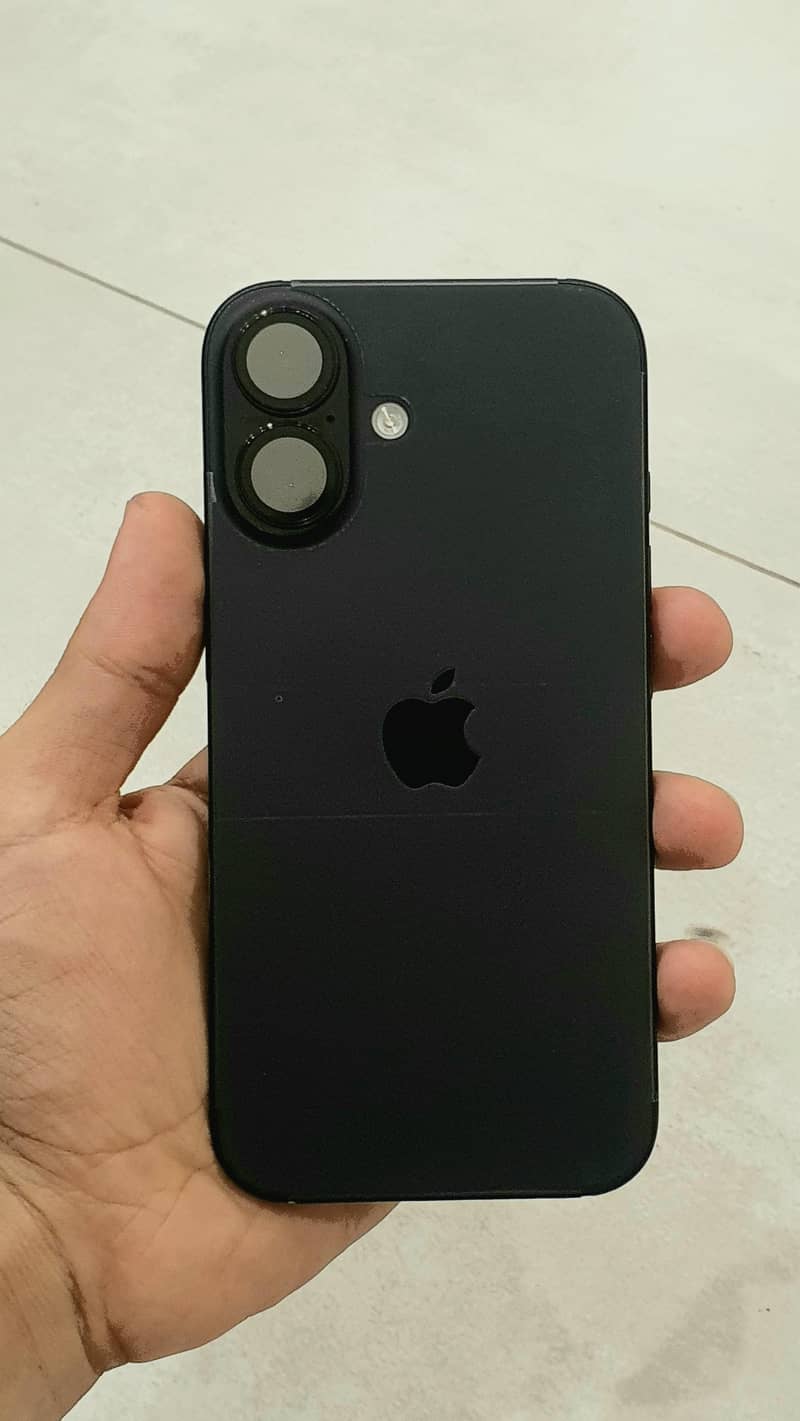 Apple iPhone 16 1