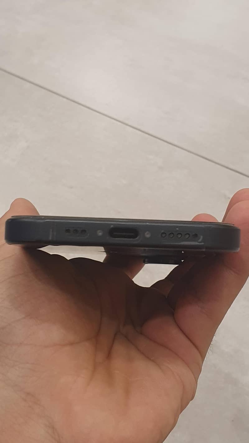 Apple iPhone 16 3
