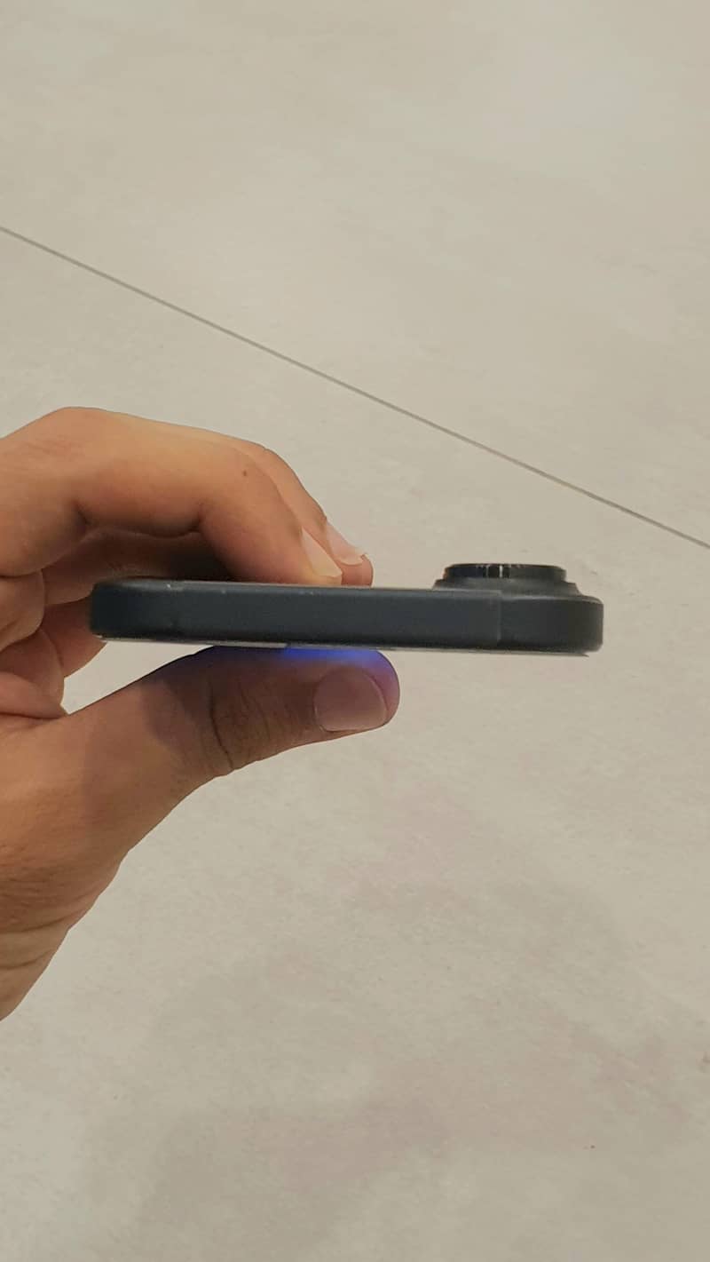 Apple iPhone 16 7