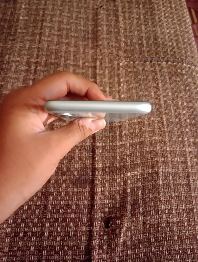 Apple iPhone 11 5